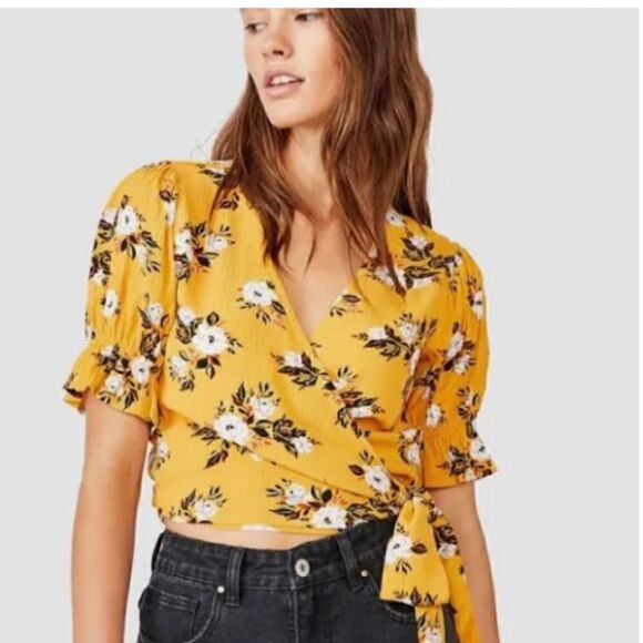 - ✨NWT cropped floral print wrap  shirt - Picture 1 of 10